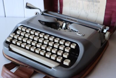 Elegant Vintage Royal Portable Typewriter and Original Leather Case - Image 1 of 4