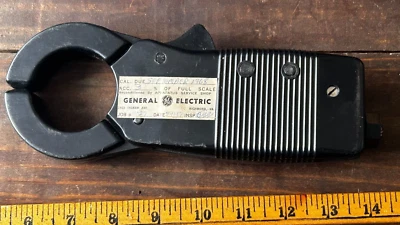 Vintage G.E. Amperes/volts medidor de braçadeira de 1968 com estojo - Imagem 1 de 4