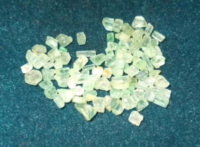 Emerald/Green Beryl roughs, 33.50ct, small. Swat . Fine grade. UK - Image 1 of 3