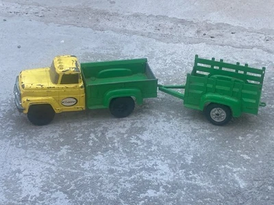 Camión y remolque de granja de juguete de acero prensado Hubley de colección # 800 verde y amarillo Foto 1 de 4