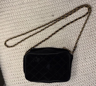 Bolso de hombro Ann Taylor acolchado con cadena dorada tejida Foto 1 de 4