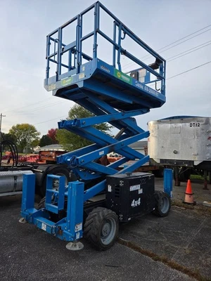 Elevador de tijera Genie GS2669 2014 4x4 terreno áspero elevador aéreo, 32' Foto 1 de 4