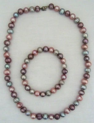 WW Collar de Perlas Rosa, Púrpura y Gris con Conjunto de Pulsera de Perlas Esterlina y Elásticas Foto 1 de 4