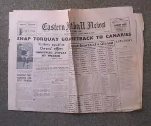 1950/51 NORWICH CITY v Torquay Utd & Reading/Ipswich Town PINK UN NEWSPAPER - Picture 1 of 1
