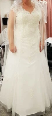 Brautkleid Gr. 48 NEU und ungetragen Originalzustand - Bild 1 von 4