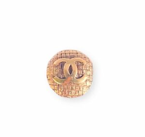 Vintage Chanel SINGLE Clip Earring Gold Plated CC Logo Basket Weave Medallion