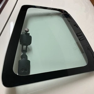 1993-2002 Ford Explorer Sport RH quarter glass vent window (passenger) - Picture 1 of 12