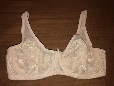 Sujetador con aros de encaje beige blanco roto Cabernet talla 32C estilo Y72BN016 Foto 1 de 4