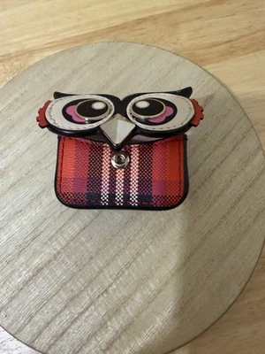 Estuche Kate Spade New York AirPods Pro City Blinx Owl Foto 1 de 4