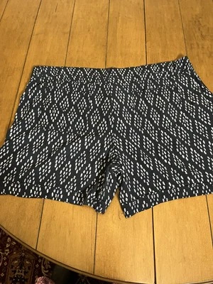 褪色荣耀/ 16 码,BAHRAIN 制造,海军蓝和白色,侧后口袋,短裤 — 第 1/4 张图片