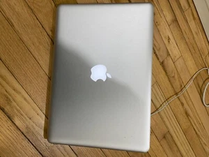 macbook pro 2011 13 inch silver old and used - Picture 1 of 3