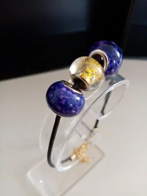 Perlen Armband  Leder schwarz mit Europam Perlen in lila und gold 18+4 cm - Bild 1 von 2