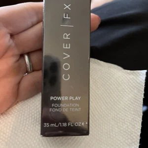 Cover FX Power Play Foundation Shade: N10 (Porcelain to light skin tone) - Picture 1 of 3