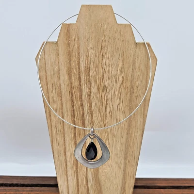 Lia Sophia CONCERTO 哑光银色领项链,几何和黑色玛瑙水晶 — 第 1/4 张图片