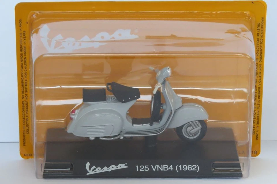 VESPA SCOOTER COLLECTION 1:18 Scale 1962 Vespa 125 VNB4 Model Scooter - Image 1 of 1