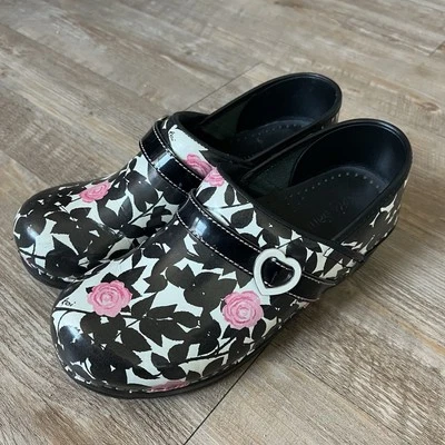 Zuecos de enfermería Koi by Sanita estampado de flores multicolor talla 38 cómodos trabajo informales Foto 1 de 4