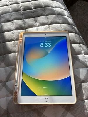 Apple iPad 8th Generation A2270 32GB Rose Gold. Excellent Condition - Image 1 of 4