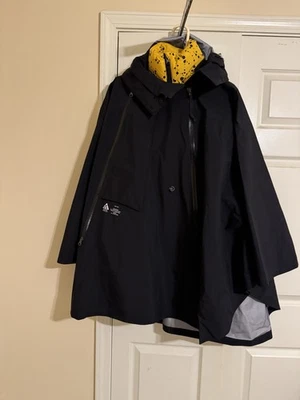 New Nike ACG Goretex Poncho w Hood & Insulated Detachable Vest. Both Zip.Pockets - Image 1 of 4