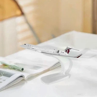 Aereo in 1/200 con supporto, modello pressofuso, 15,7x15,5 cm, per la casa - Immagine 1 di 4