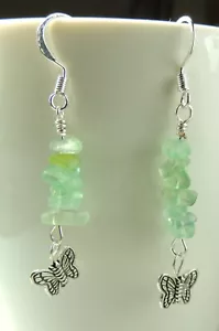 Grüne Fluorit Chip Ohrringe mit Schmetterlingen Handarbeit Schmuck - Bild 1 von 1