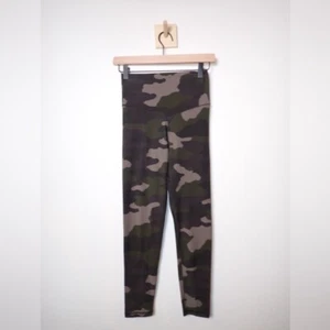Offline by Aerie Real Me grüne 7/8-High-Rise-Legging mit Camouflage-Print Damen Größe M - Bild 1 von 5