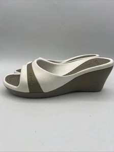 Sandalias de cuña Crocs Sassari para mujer talla 9 blancas marrones tacones sin cordones - Imagen 1 de 12