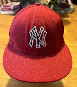 New Era Cool Base 59Fifty NY Yankees USA Flag Fitted Hat Cap Red Size 7 1/8 - Picture 1 of 5