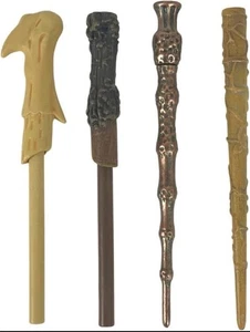 Juego de 4 bolígrafos varita mágica de Harry Potter - Harry Potter, Voldemort, Hermione, - Imagen 1 de 4
