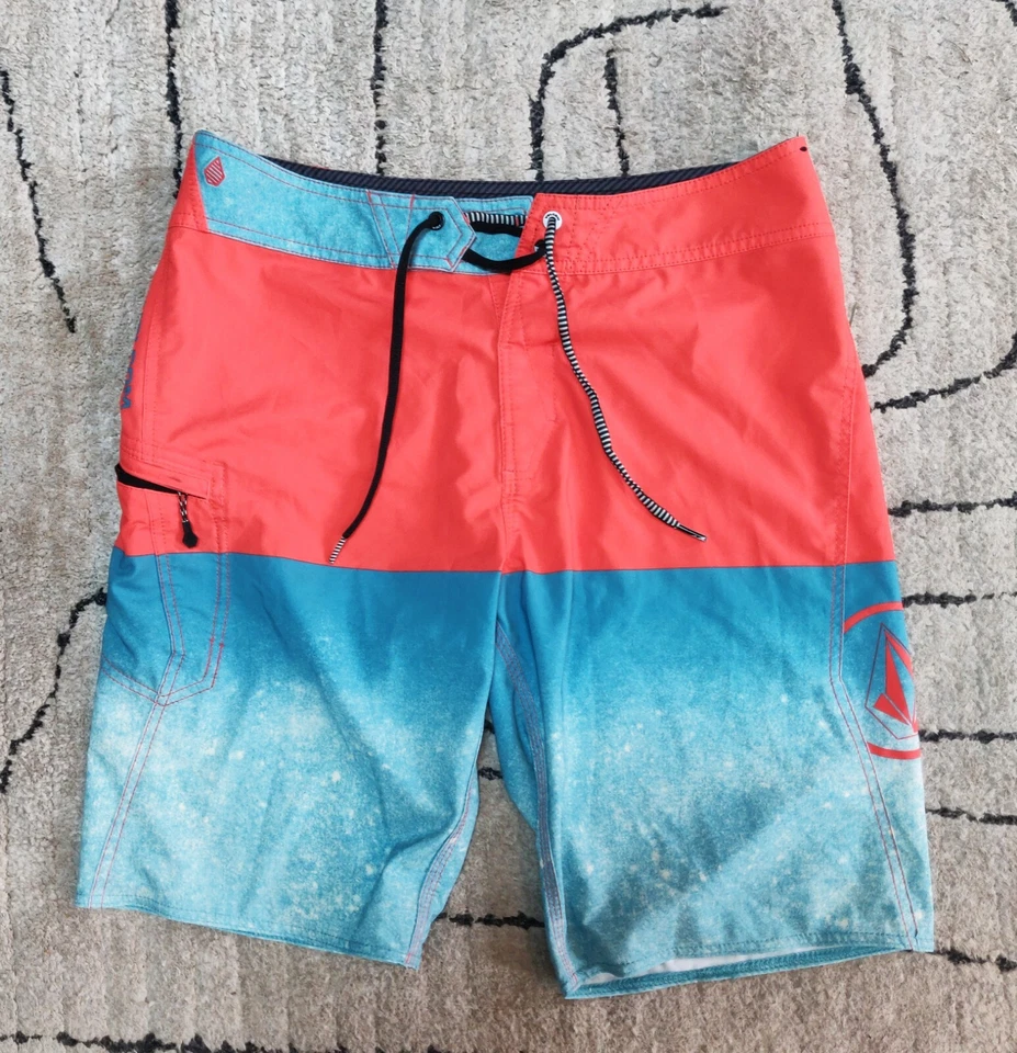Volcom Mens Mod Tech Board Shorts Size 32 Surf Blue Red Great Condition - Image 1 of 3