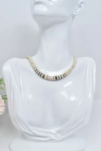 Kurzmuschel Choker Halskette, Beigetöne Muschelkette, Muschel Perlenkette - Bild 1 von 5