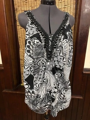 Camiseta sin mangas Maurice blanca/negra con estampado floral de cachemira con cuentas cuello en V talla grande 3 Foto 1 de 2