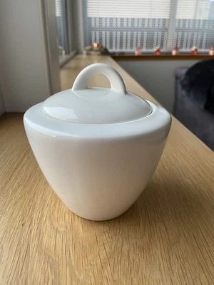 Maxwell & Williams White Basics Ceramic Lidded Sugar bowl/ Sugar Pot - VGC - Image 1 of 4