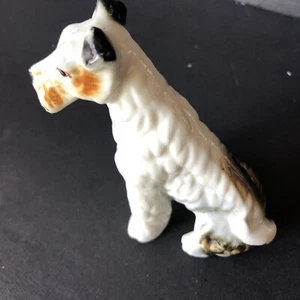 "Estatuilla de porcelana Schnauzer 3 1/2"" H marcas negras y marrones" - Imagen 1 de 4