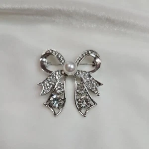 Silberfarbene klare Strass Schleife Brosche Retro Style Anstecknadel Strass funkelnd - Bild 1 von 6