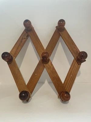 Estante de clavija colgante de madera estilo acordeón expandible grande hecho a mano de colección Foto 1 de 4