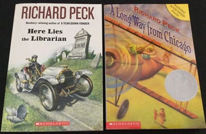 Here Lies the Librarian and A Long Way from Chicago by Richard Peck - LIKE NEW!! - Imagen 1 de 4