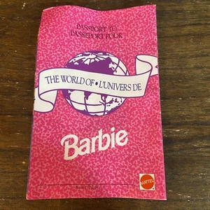 Folleto vintage de pasaporte de Barbie de Mattel al mundo de Barbie 1992 en excelente condición - Imagen 1 de 5