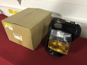 NOS NEW 2004-2007 CADILLAC CTS LH TURN SIGNAL LIGHT GM 15140707  - Picture 1 of 3