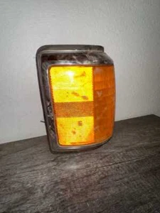 1980-1986 Ford Bronco OEM RH Side Marker Lamp - Picture 1 of 12