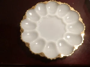 Vintage Anchor Hocking White Milk Glass Deviled Egg Dish Plate Gold Trim 10” de - Picture 1 of 2