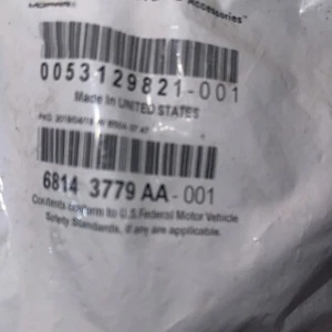 Guardabarros delantero Chrysler 200 2011-2014 nuevo OEM 6814 3779 AA - Imagen 1 de 3