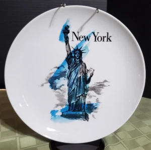 NEW YORK Statue of Liberty 8.25" COLLECTIBLE Souvenir Plate - Royal Norfolk - Picture 1 of 5