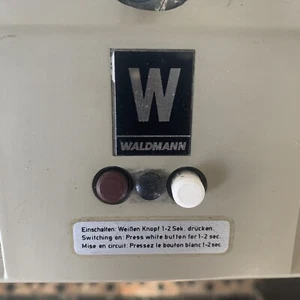 Lampe D’atelier Vintage Industriel Waldmann Métal Et Plastique Dans Son Jus - Picture 1 of 19
