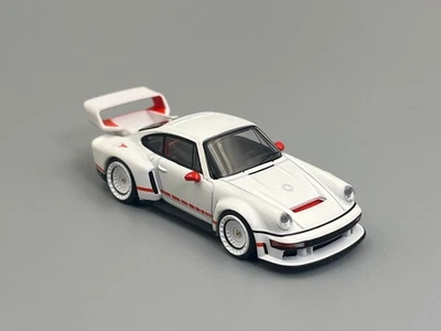 Porsche 911 Singer DLS Turbo 964 carrocería ancha blanco mate Poprace escala 1/64 Foto 1 de 4