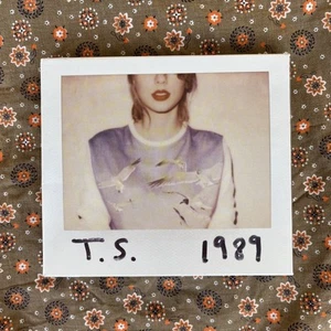 Taylor Swift - 1989 CD (2014 Album)  With Photos Great Condition Bonus - Picture 1 of 4