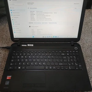 Toshiba Satellite C50D-B 15.6" Windows 11 Home Laptop A4-6210 120 SSD 8GB Ram - Imagen 1 de 6