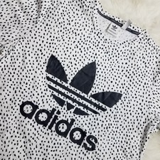 camiseta adidas animal print