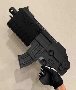 Bolter Cosplay Prop Assembled 1:1 Scale compatible with Warhammer 40k - Picture 1 of 6