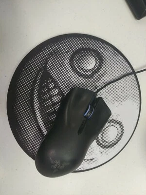 Alfombrilla de ratón de neopreno redonda de 8 pulgadas Nier Replicant Automata Emil Head blanco y negro.  Foto 1 de 4