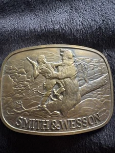 1978 Smith & Wesson "The Last Cartridge" Grizzly Bear Messing Gürtelschnalle - Bild 1 von 7